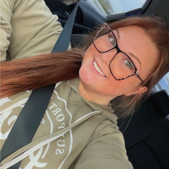 Meet your Posher, Emily - Picture 1 of 1